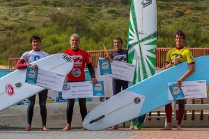 LONGBOARDERS REUNIDOS EM RIBEIRA D’ILHAS