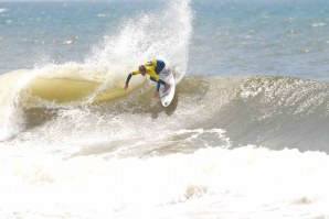 SURFISTAS FRANCESES DOMINAM 2º DIA DO JUNIOR PRO ESPINHO