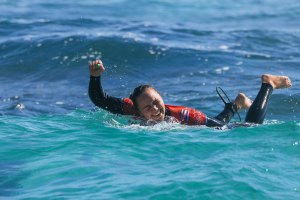 Quartos-de-final masculinos e meias-finais femininas decididas no Margaret River Pro