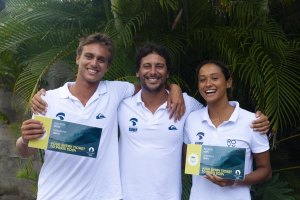 Flores juntamente com os Franceses Kauli Vaast e Vahine Fierro,