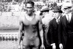 Duke Kahanamoku nos Jogos Olímpicos de Estocolmo, em 1912. 