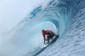 Aos 44 anos Kelly Slater não dá sinais de abrandamento.