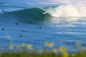 Condições de sonho para o Surf na Baía dos 2 irmãos, um cenário digno de Claude Monet