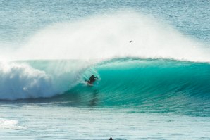 Um mês de surf com Miguel Blanco na Indonésia - com Koa Smith, Clay Marzo, Liv Schönbächler e outros
