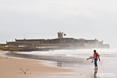 16 SURFISTAS APURADOS EM CARCAVELOS