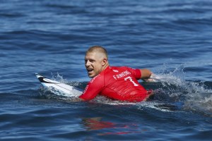 MICK FANNING LESIONADO; PODE FALHAR J-BAY OPEN