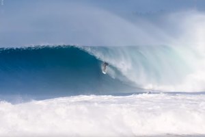 Bombas de Outono numa onda desconhecida algures na América Central