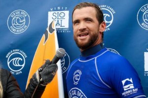 BRETT SIMPSON CRITICA DECISÃO DA WSL DE SUSPENDER O BILLABONG PIPE MASTERS