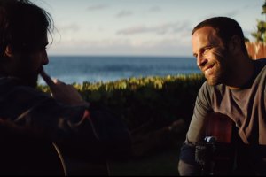 JACK JOHNSON MOSTRA UM OLHAR SOBRE A SUA VIDA EM “THE MIDNIGHT HOUR”