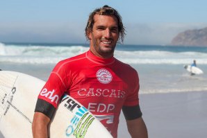 Surfista luso avança aos quartos de final do QS de Cascais. 