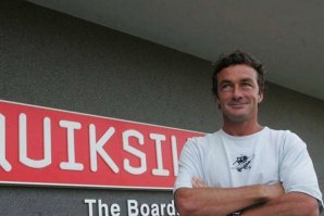 Pierre Agnès, CEO da Quiksilver, desaparecido no mar