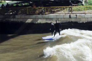 Surf no Tejo voltou a acontecer, nos locais mais improváveis.