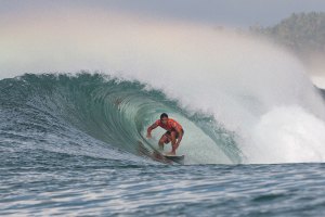 Julian Wilson na Indonésia, uma imagem que vamos poder ver em 2018.