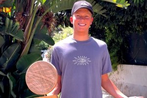 Jaime Veselko conquista o Tiago Pires Award 2025 no Dia Internacional do Surf