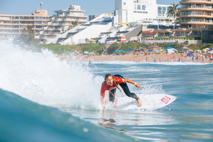 Kika Veselko num momento de belo efeito visual este Domingo no Ballito Pro