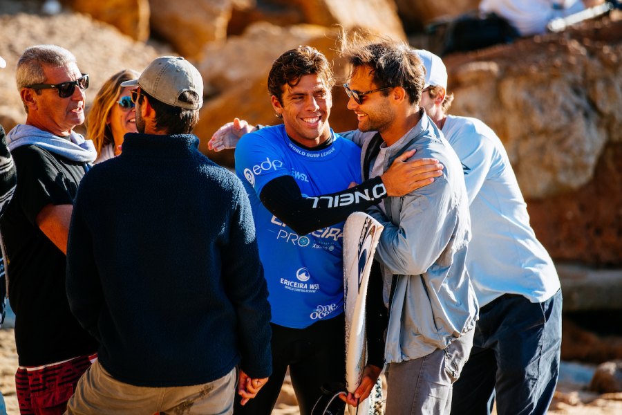 Frederico Morais avança e Guilherme Ribeiro brilha frente a Kanoa Igarashi na Ericeira