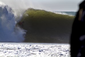 Frederico Morais a caminho da ronda 4 no Meo Rip Curl Pro Portugal 2017