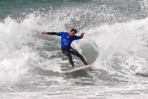 Forte rasgada do israelita Reef De-Nur.