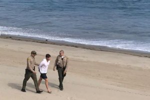 SURFISTA É PERSEGUIDO E PRESO EM MALIBU APÓS FAZER SUP POR 1HORA