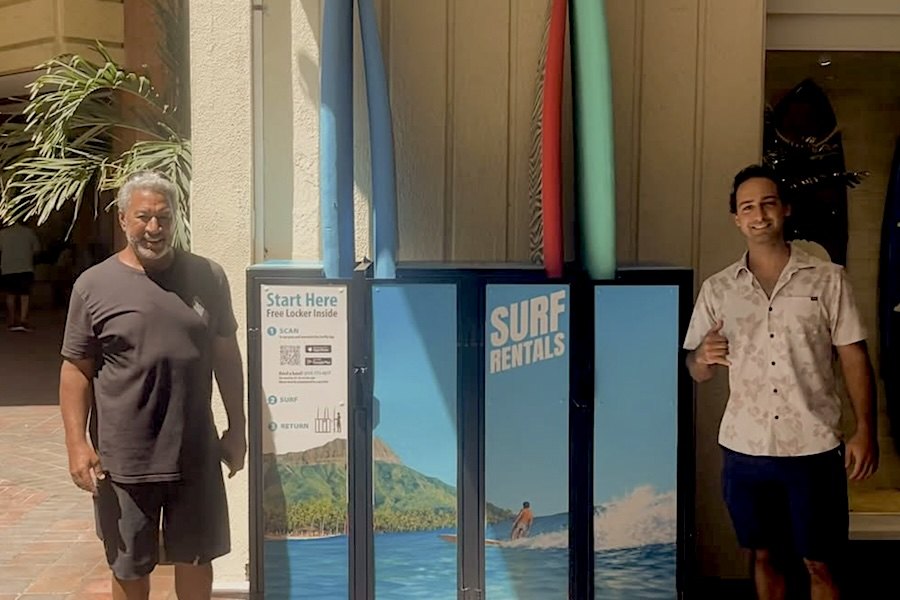 Waikiki estreia sistema de aluguer automático de pranchas de surf, sem lojas nem funcionários
