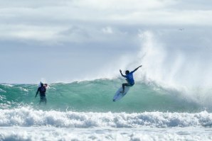 Momento em que Frederico surfa a sua primeira onda durante o heat 10./ Pic by WSL