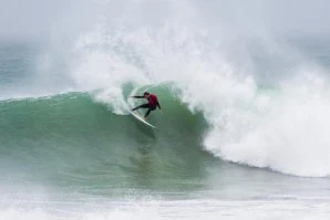 Frederico Morais rumo ao pódio em Jeffreys Bay.