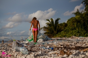 Alison Teal - “O lixo de uns é o biquíni de outros”