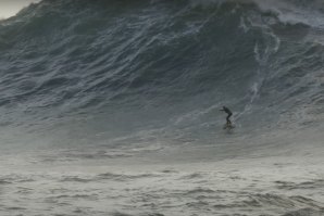 Imagens captadas do jet-ski mostram Nazaré em peso - com Nic Von Rupp, Justine Dupont, entre outros