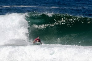 Desempenho de peso de Tomás Fernandes na Boomerang Beach.