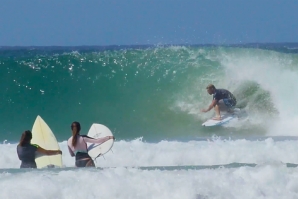 MICK FANNING E UM TUBO INTERMINÁVEL