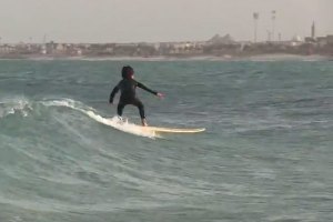 O surf na Arábia Saudita com o &quot;grom&quot; Rafael Howell