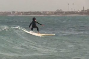 O surf na Arábia Saudita com o &quot;grom&quot; Rafael Howell