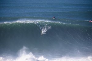 Justine Dupon na última edição do Tudor Nazaré Tow-in Surfing Challenge