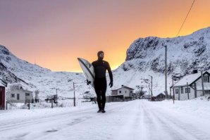 SOBREVIVENTE DE ATAQUE DE TUBARÃO USA TREINO DE SURF PARA FAZER A DIFERENÇA