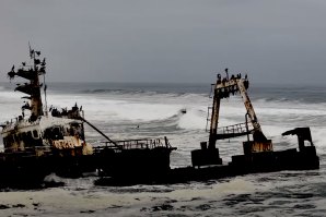 Uma aventura de surf, perto de um navio naufragado, na África do Sul