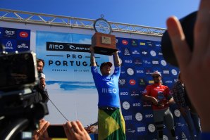 Gabriel Medina vence CT português. 