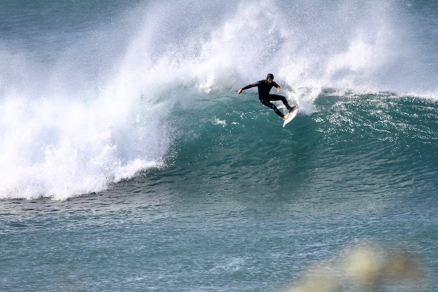 Frio Intenso e Boas Ondas A Caminho De Portugal