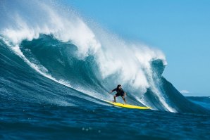 Polly Ralda em Waimea Bay. 