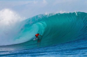 Nic von Rupp não falha swell do ano na Indonésia