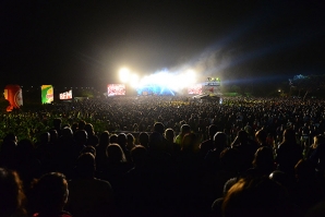 Público durante a abertura com Mimicat