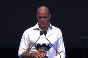 O DISCURSO DE KELLY SLATER NA GALA DOS WORLD SURFING AWARDS