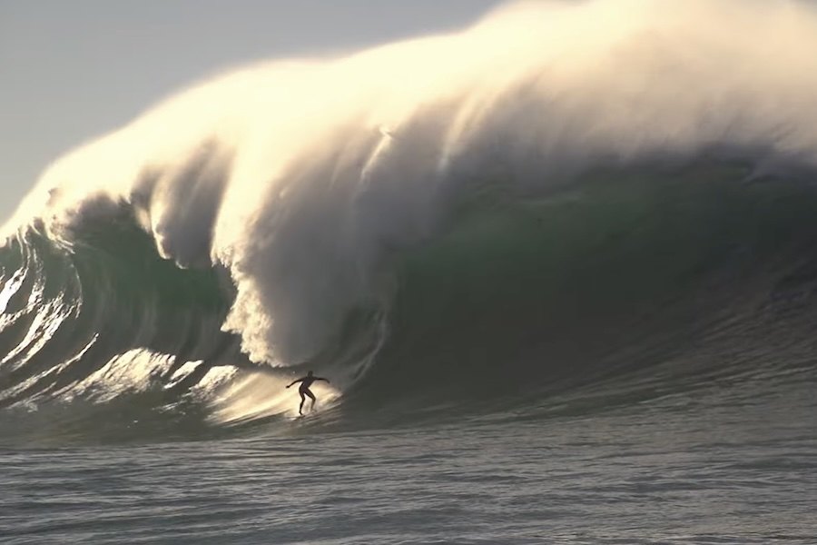 Surfista australiano Nathan Bartlett morre aos 43 anos ao surfar um slab