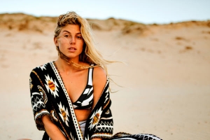 O ETERNO FEMININO COM SAGE ERICKSON