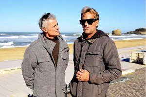 Tom Curren e o Presidente da Federação de Surf Francesa, Jean-Luc Arassus.