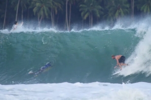 MICK FANNING EM SUMATRA À CAÇA DE TUBOS