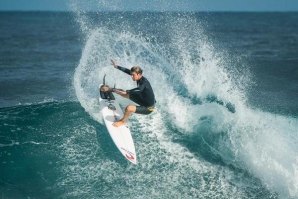 O futuro do surf chama-se Crosby Colapinto