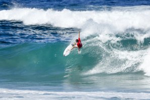 Frederico Morais a imprimir o seu Surf nas direitas de Saquarema  