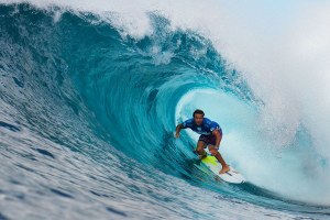 Julian Wilson é um dos atletas que se encontra no Havai.
