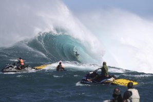 JAWS BIG WAVE CHAMPIONSHIPS ARRANCA AMANHÃ COM OS PORTUGUESES ALEX BOTELHO, NIC VON RUPP E JOÃO MACEDO
