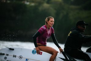 LAKEY PETERSON ELIMINADA NA ÚLTIMA ETAPA DO CT EM MAUI